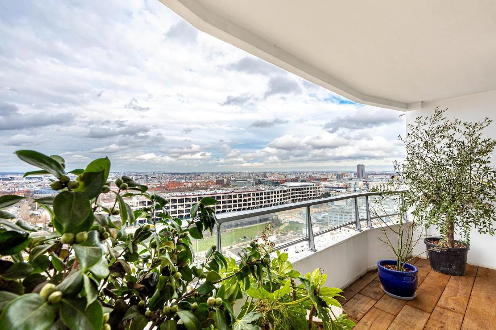 Guestready - High-rise Haven With Attractive Views * Paris
